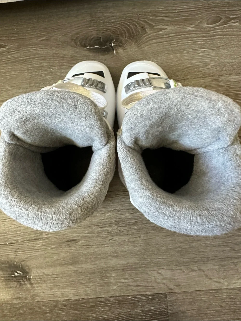 Rossignol Kids White Ski Boots with Gray Liner